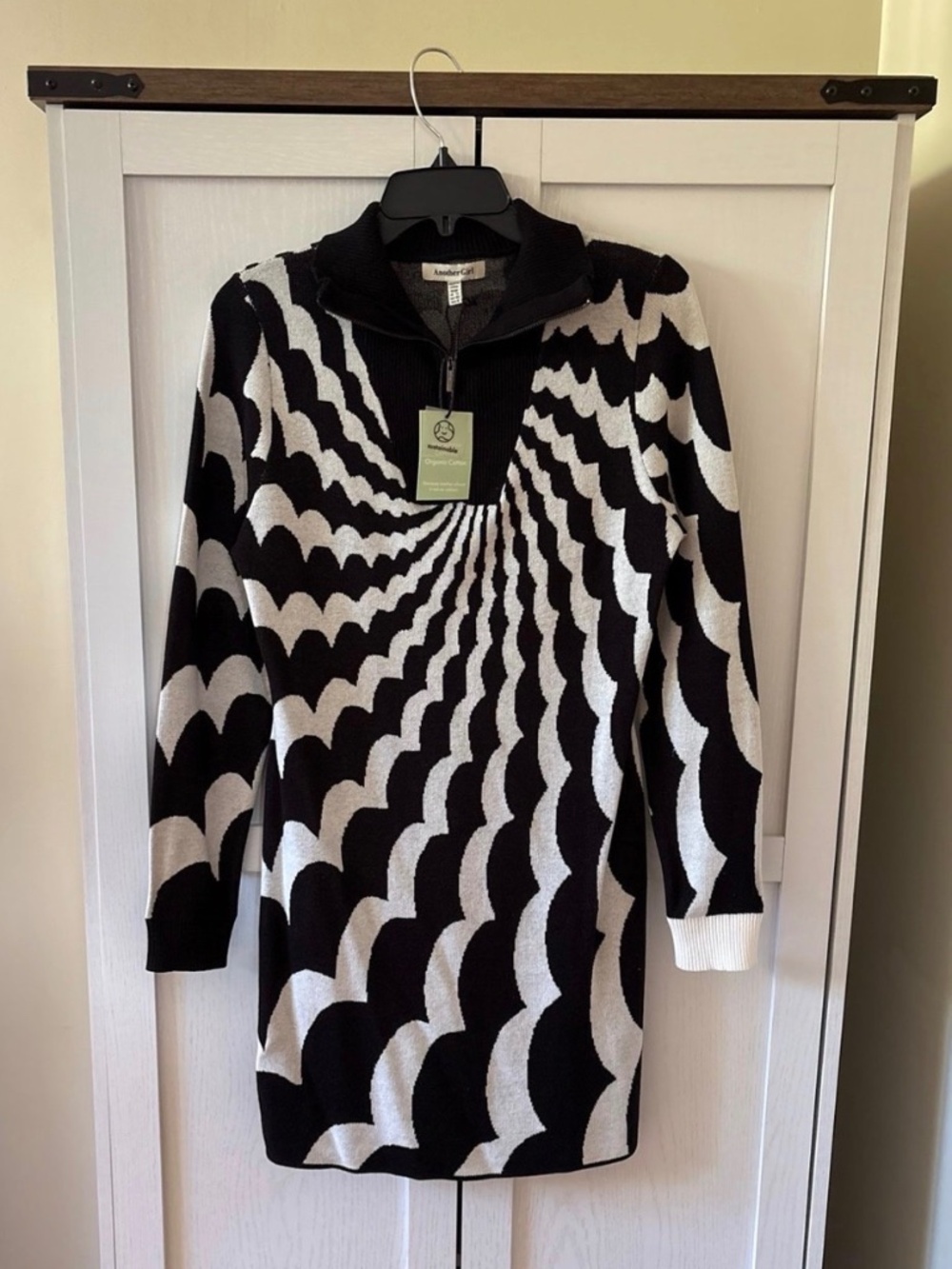 NWT Classy, black and white sweater dress in size large - never worn with tags!